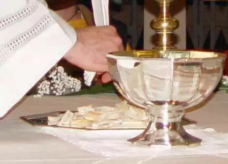 Catholic Church Votes to Address Gluten-free Communion Issues - Photo: Wikimedia Commons--G. Sfasie