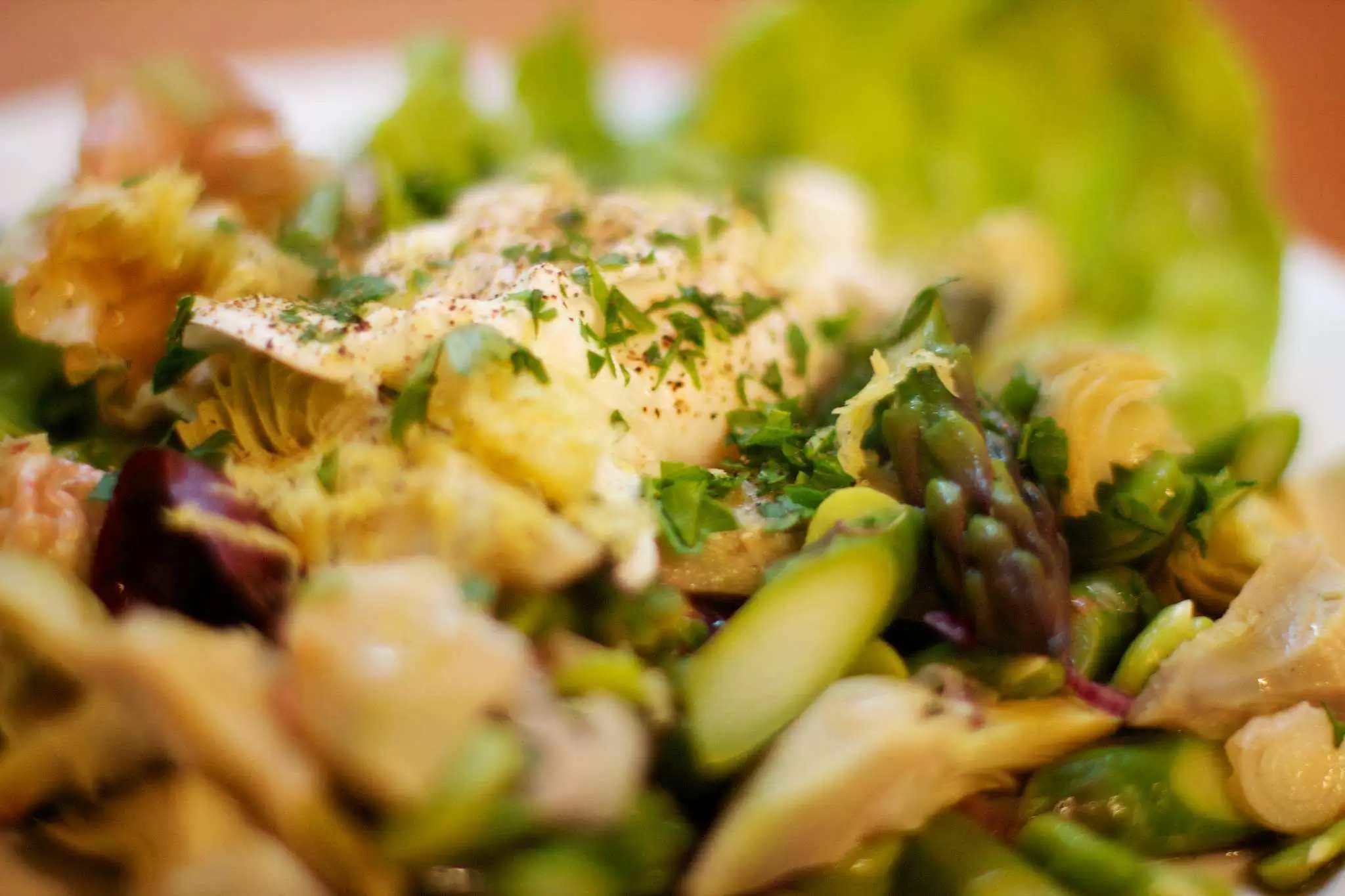 Roasted Asparagus Salad with Artichoke Hearts (Gluten-Free) - Artichoke and asparagus make a great salad combo. Photo: CC--James Cohen