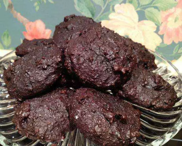 Dark Cocoa Tahini Cookies (Gluten-Free) - Image: Tina Turbin