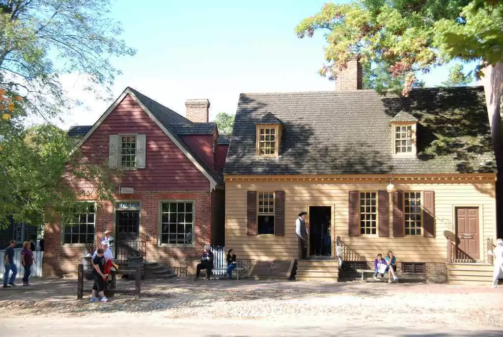 Did Colonial Williamsburg Make Gluten-Sensitive Boy Eat Outside in the Rain?