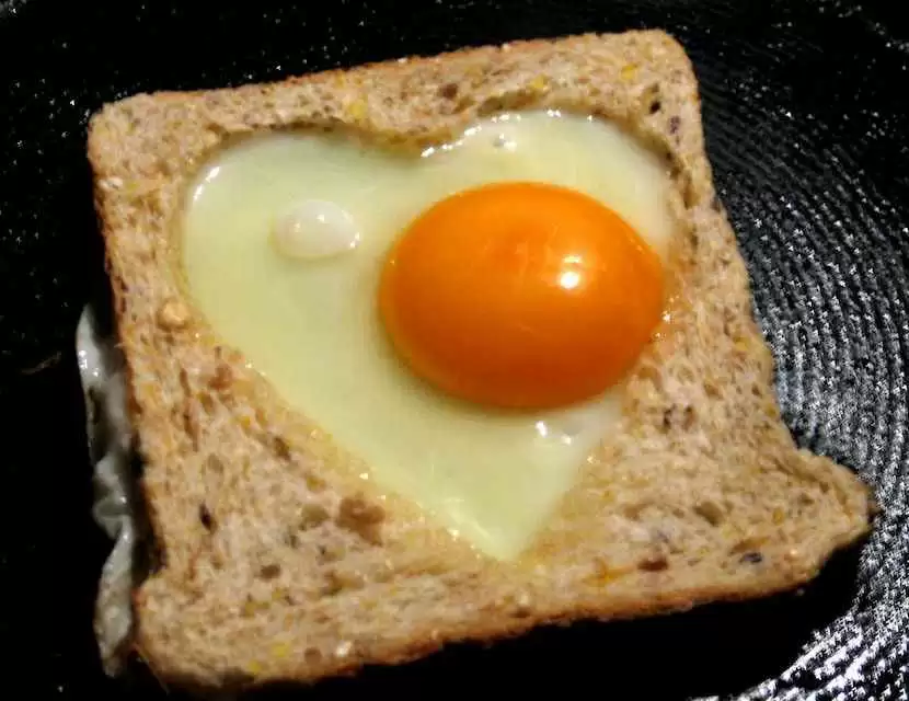 Heart-Shaped Toad in a Hole (Gluten-Free) - Photo: CC--Surfergirl143