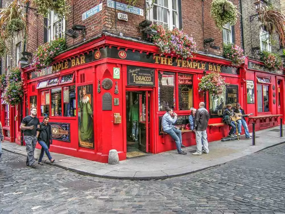 Celiac Society Urges Irish Restaurants to Take Gluten Free Eating Out Pledge - Irish pub. Image: CC--manrovit