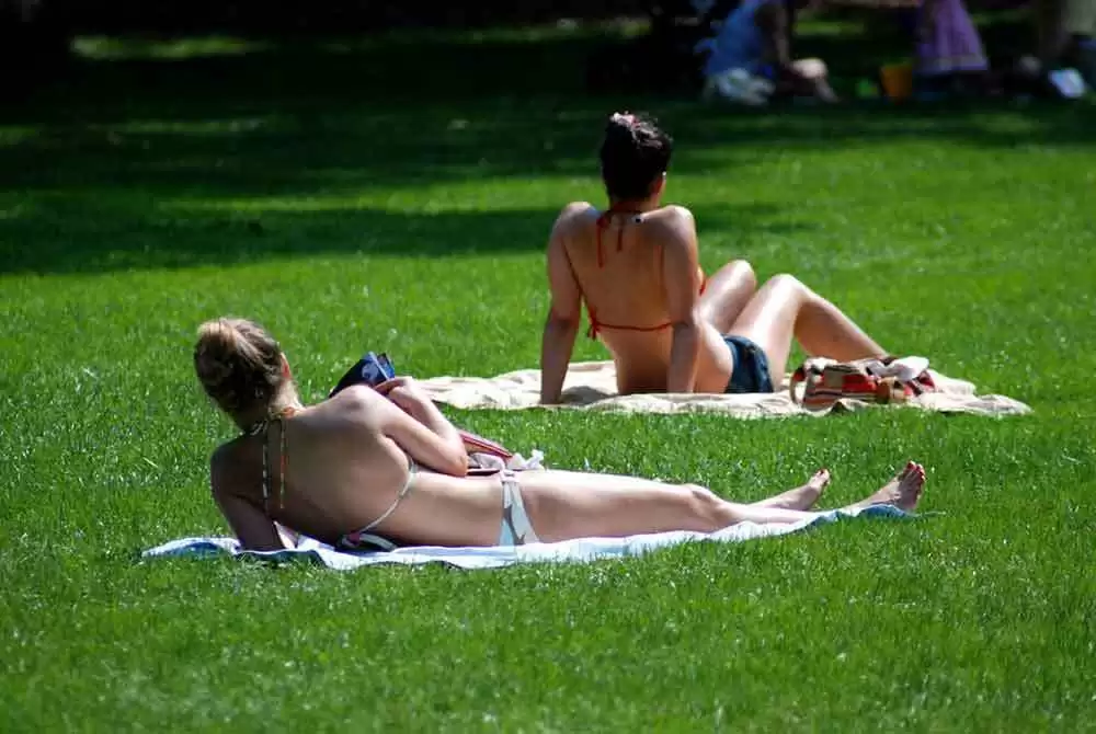 Have Researchers Found a Hidden Risk Factor for Celiac Disease? - Sunbathers getting some vitamin D. Image: CC BY-SA 2.0--smannyrock