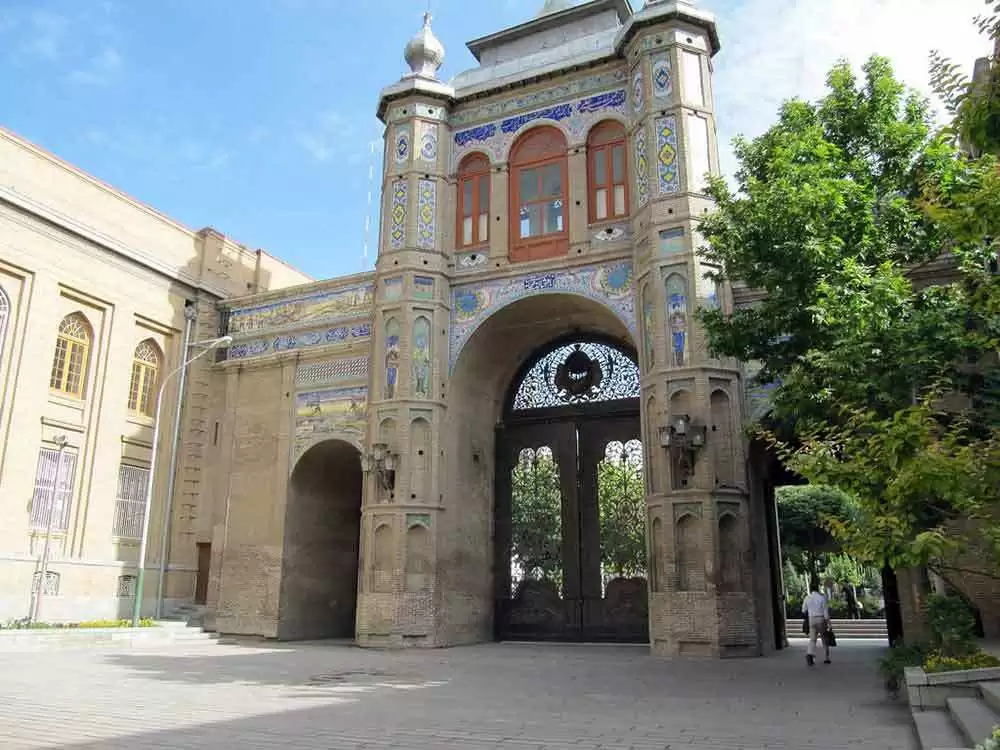 Non-Celiac Gluten Sensitivity Common in Patients with Refractory Functional Dyspepsia - The gate of the National Garden, Tehran, Iran. Image: CC BY 2.0--sibo