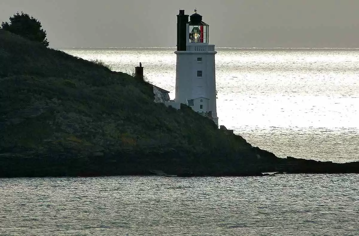 Cafe Owner Fights Back Against 'Vindictive' Gluten-Free Customer Review - St Anthony Head Lighthouse, Cornwall. Image: CC BY 2.0--Christopher Dart