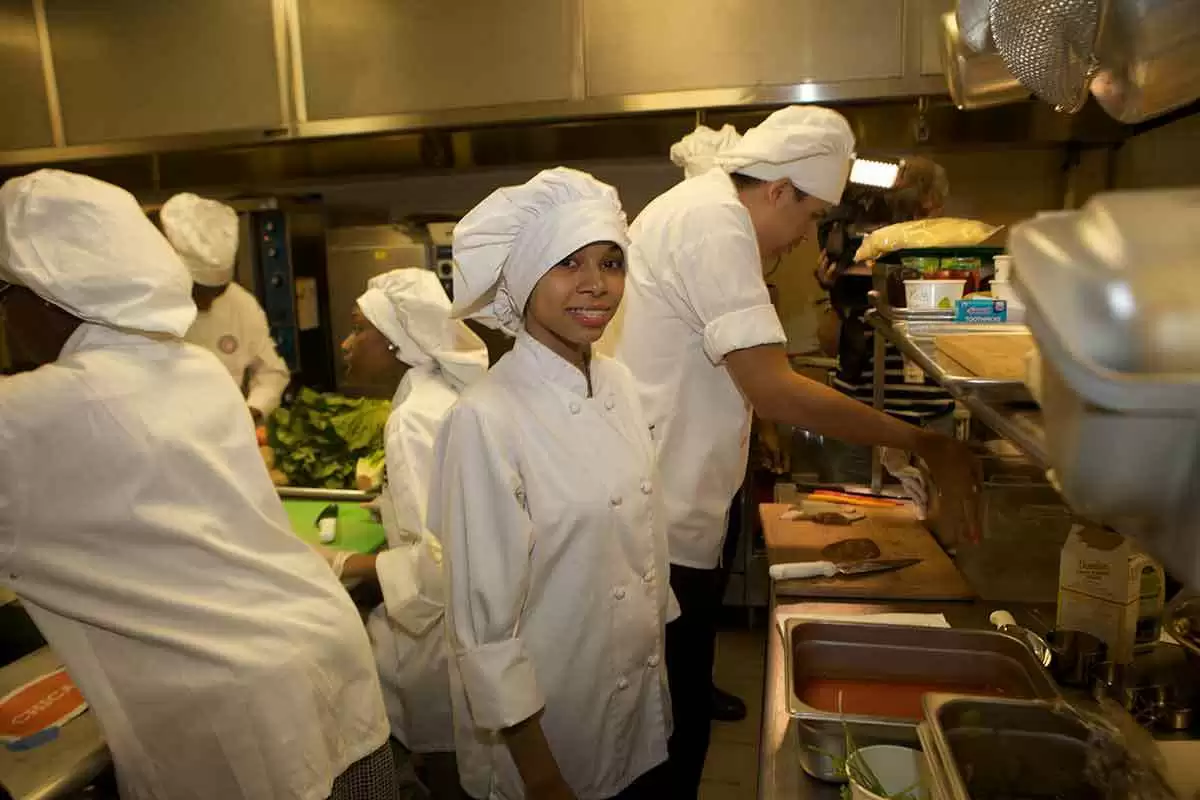 Tufts Dining Center Goes Totally Nut-Free and Gluten-Free - Image: CC BY 2.0--US Department of Education