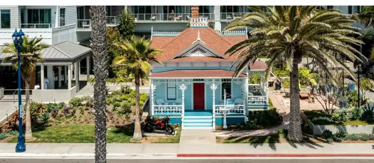 Original 'Top Gun' House in California Soars in New Role as Gluten-Free Pie Shop