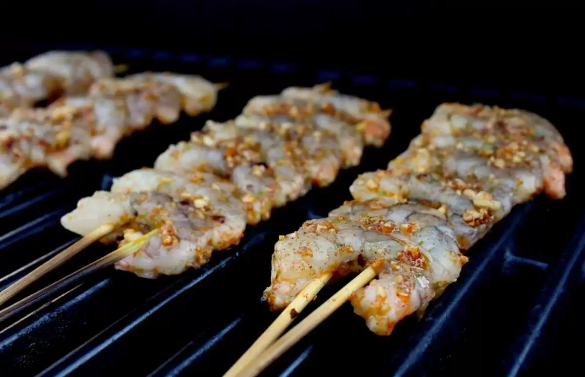 Maple-Orange Glazed Shrimp Kebobs (Gluten-Free) - Shrimp on the Barbie. Image: CC BY-ND 2.0--odonata98 (Kimberly Reinhart)