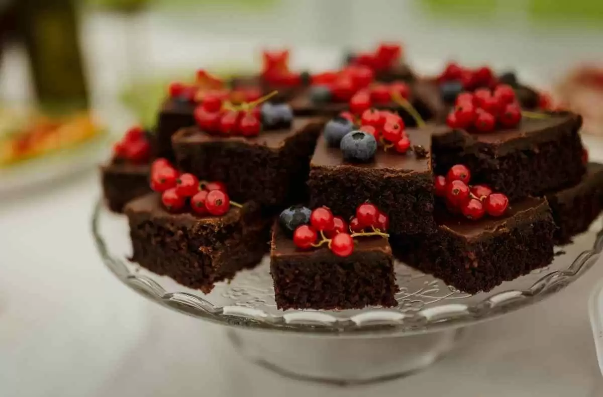 Wickedly Decadent Gluten-Free Brownies for Chocoholics - Chocolate Brownies With Berries. Image: CC BY 2.0--wuestenigel