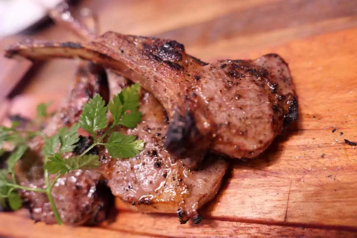 Grilled Lamb with Gluten-Free Brown Sugar Glaze - Grilled Lambchops. Image:  CC BY-NC-ND 2.0--HAMACHI!