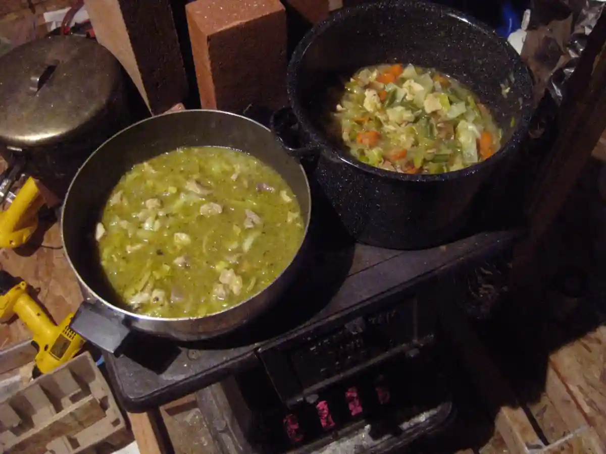 Gluten-Free Slow-Cooker Green Chicken Chili - cooking by ryochiji is licensed under CC BY 2.0.