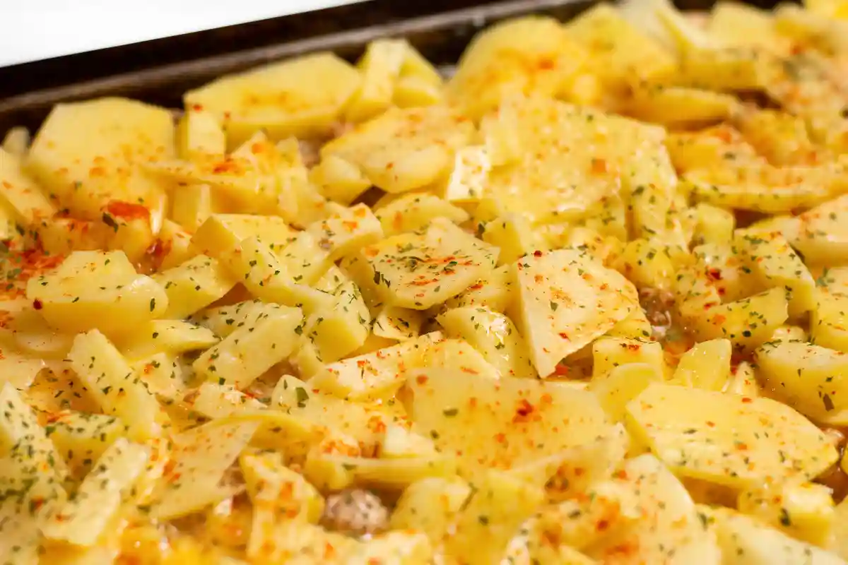 Greek-Style Roasted Lemon Potatoes With Garlic and Oregano