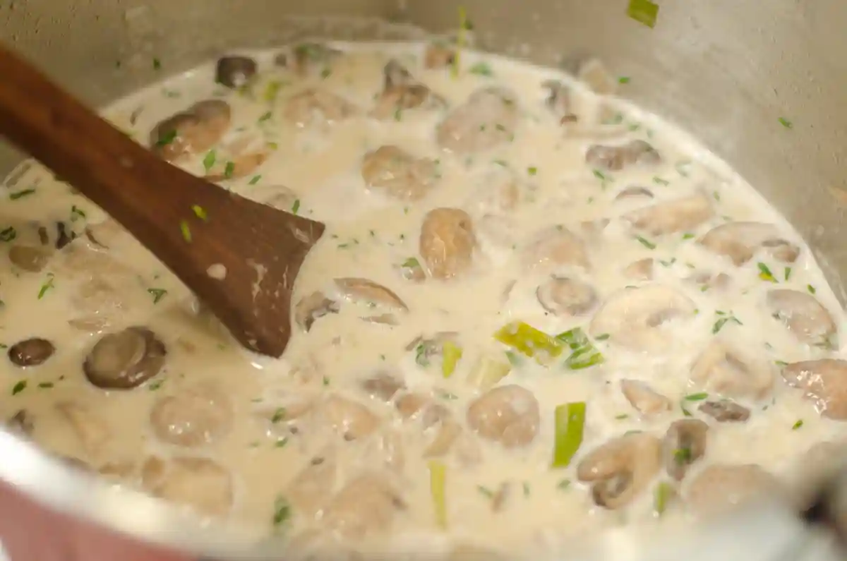 Popular Brands of Gluten-Free Cream of Mushroom Soup - Minecraft mushroom stew by Tim Pierce is licensed under CC BY 2.0. 