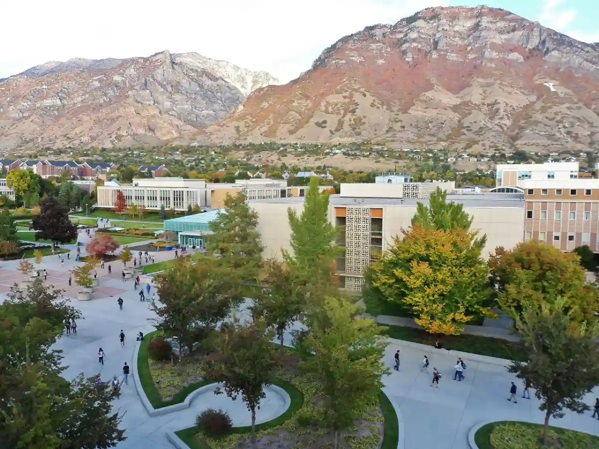 BYU's Cannon Center Opens New Allergen Friendly Food Area for Gluten-Free Students - BYU mountain view by Pastelitodepapa is marked with CC0 1.0.