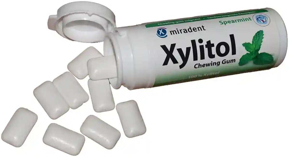 How Xylitol and Gluten Change Human Gut Microbiota and Biofilm - Xylitol chewing gums by Tiia Monto is licensed under CC BY-SA 3.0.