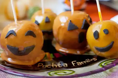 Is Smuckers Caramel Gluten-Free? - caramel coated jack o' lantern caramel apples by PersonalCreations.com is licensed under CC BY 2.0.