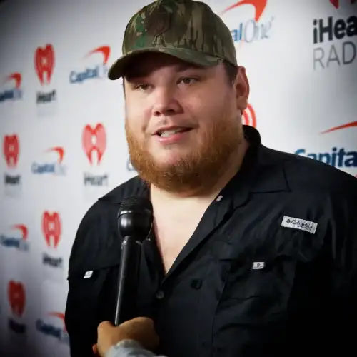 Luke Combs' Life-Changing Health Journey Led Him to Put Family and Well-Being First - Luke Combs interview by David Bergman is licensed under CC BY-SA 4.0.